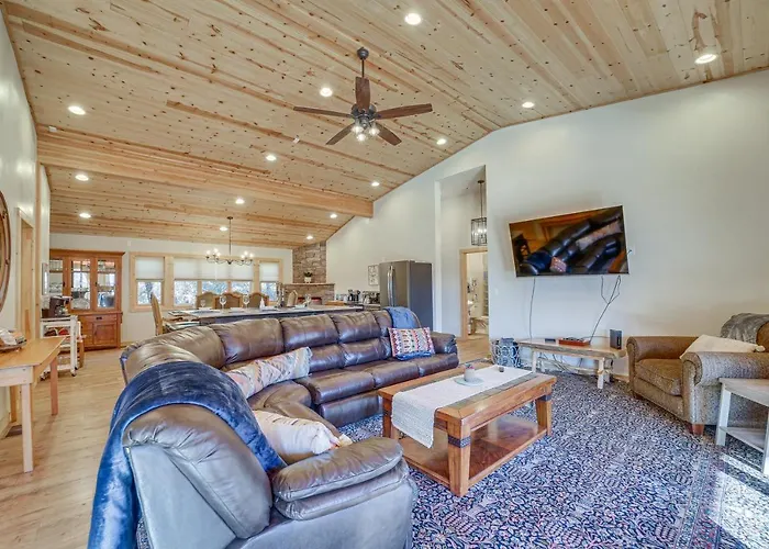 'lavender Lodge' Mountain-view W/ Deck Pine