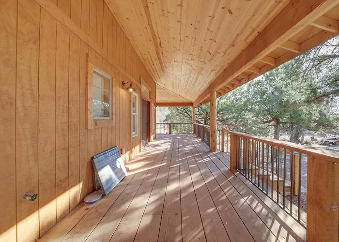 Dom wakacyjny 'lavender Lodge' Mountain-view W/ Deck Pine