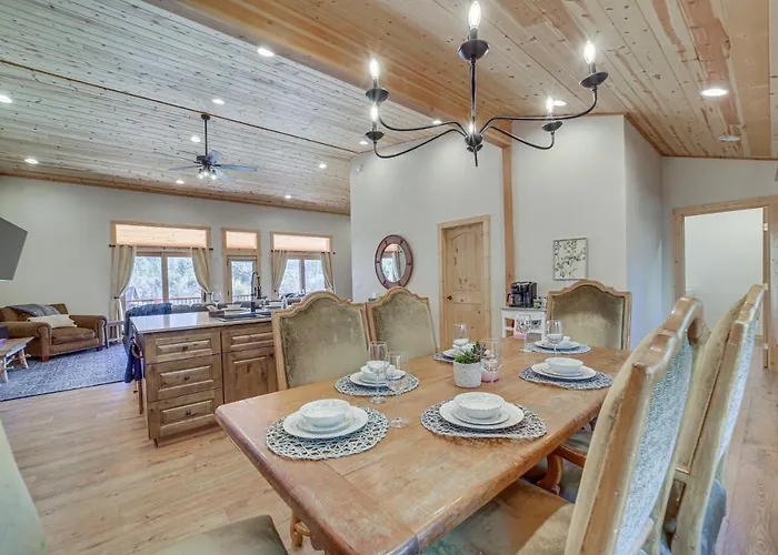 'lavender Lodge' Mountain-view W/ Deck Pine