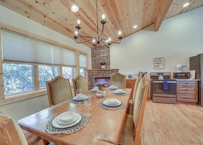 'lavender Lodge' Mountain-view W/ Deck *