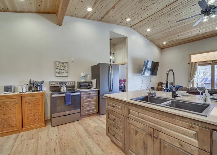 'lavender Lodge' Mountain-view W/ Deck * Pine