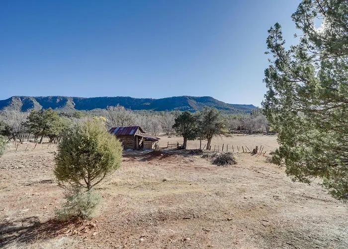 Dom wakacyjny 'lavender Lodge' Mountain-view W/ Deck *